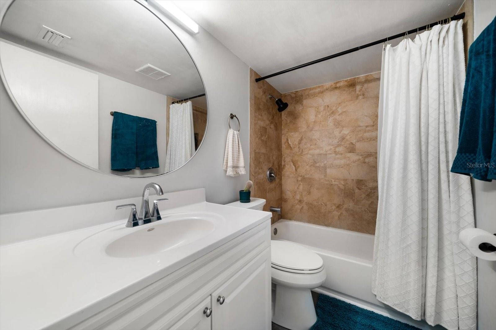 Image 20 of 52 For 12760 Indian Rocks Road 410