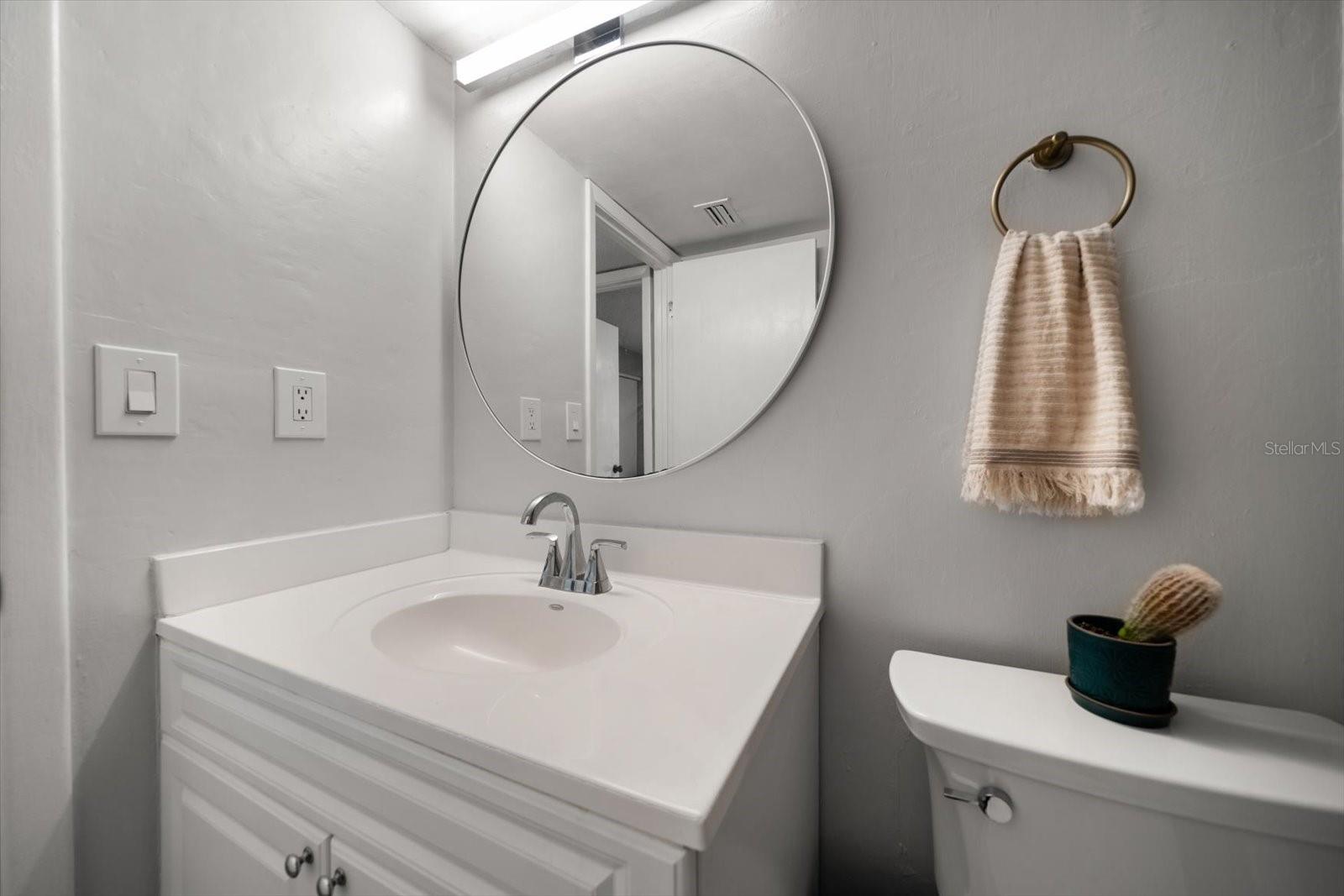 Image 21 of 52 For 12760 Indian Rocks Road 410