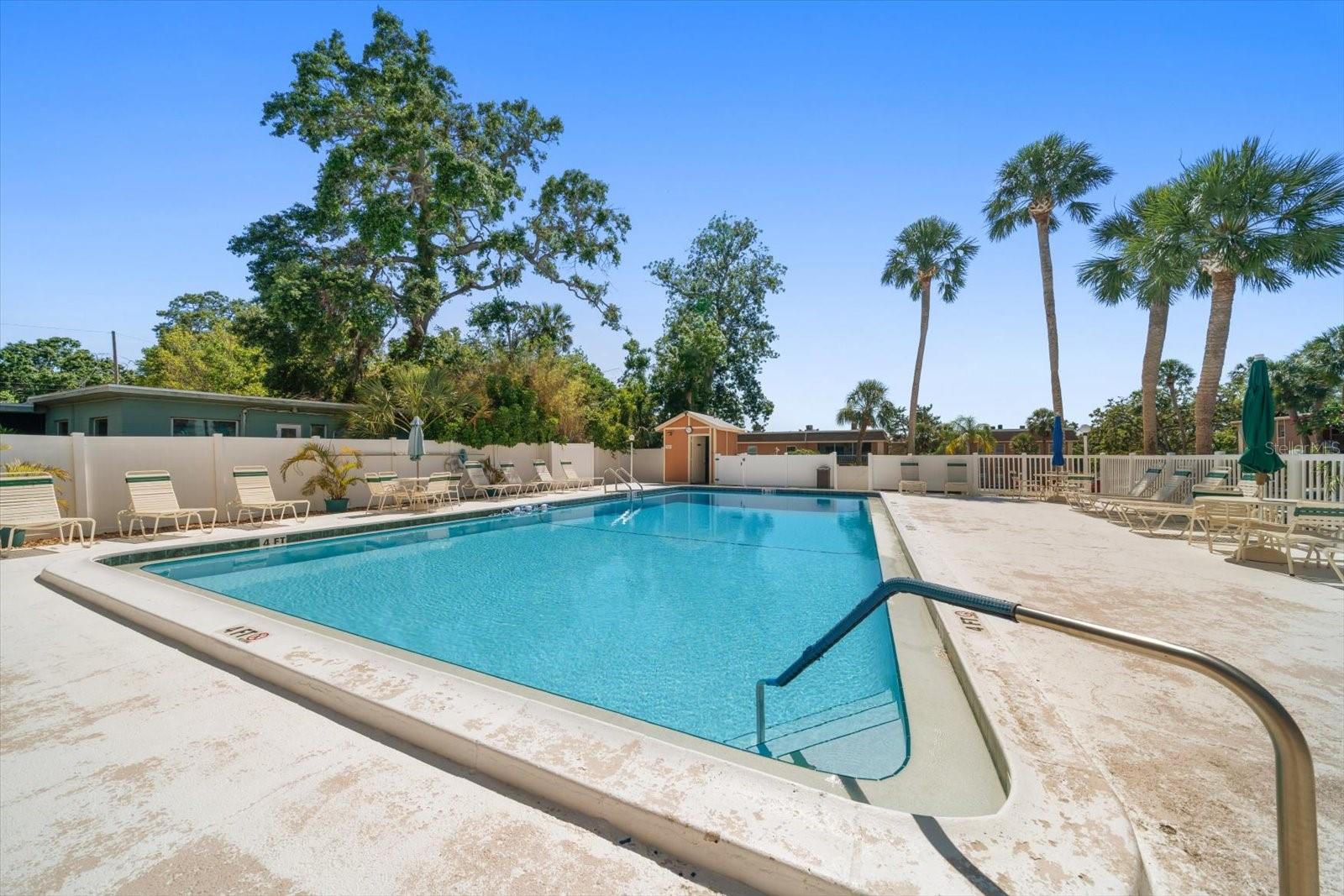 Image 23 of 52 For 12760 Indian Rocks Road 410