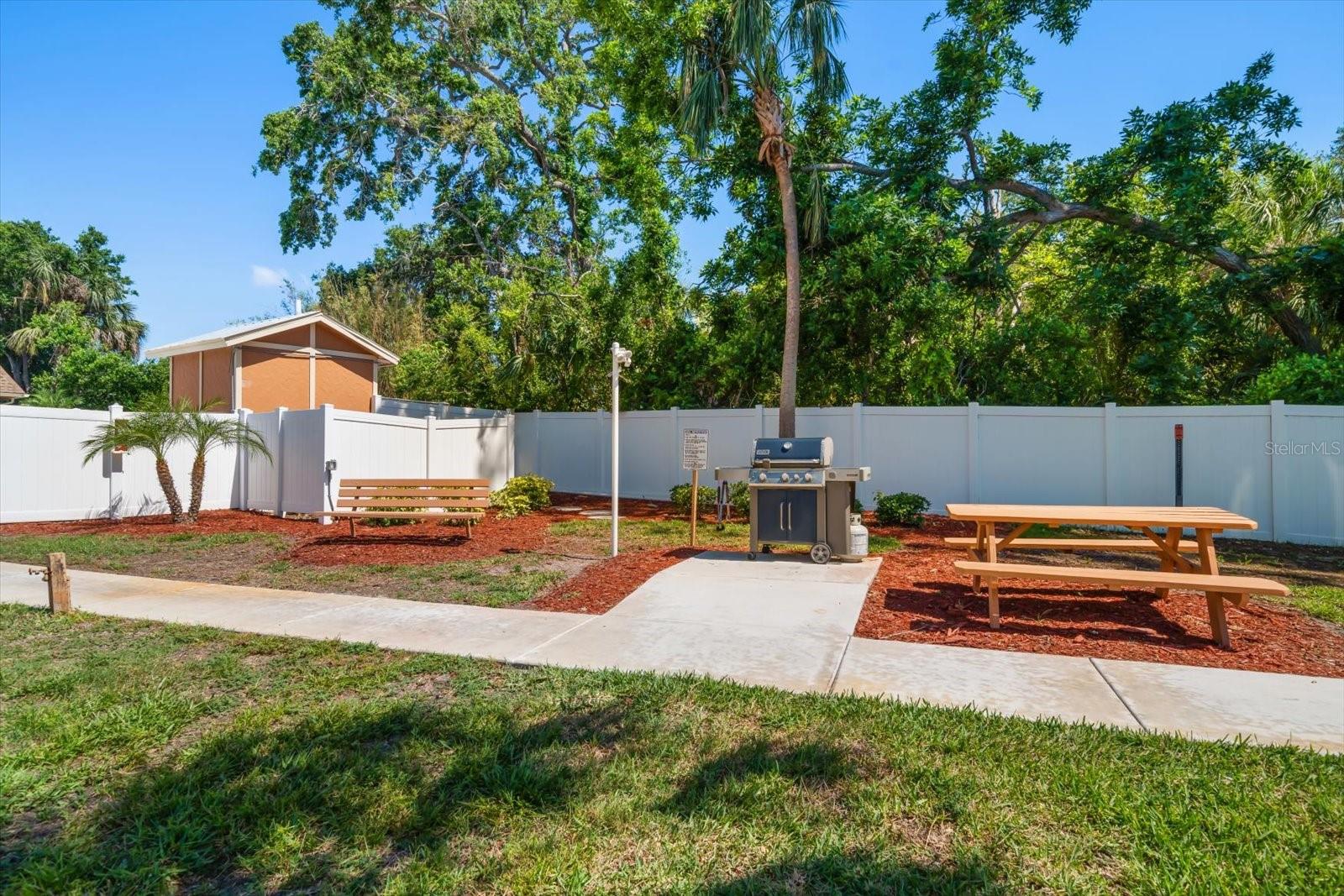 Image 24 of 52 For 12760 Indian Rocks Road 410