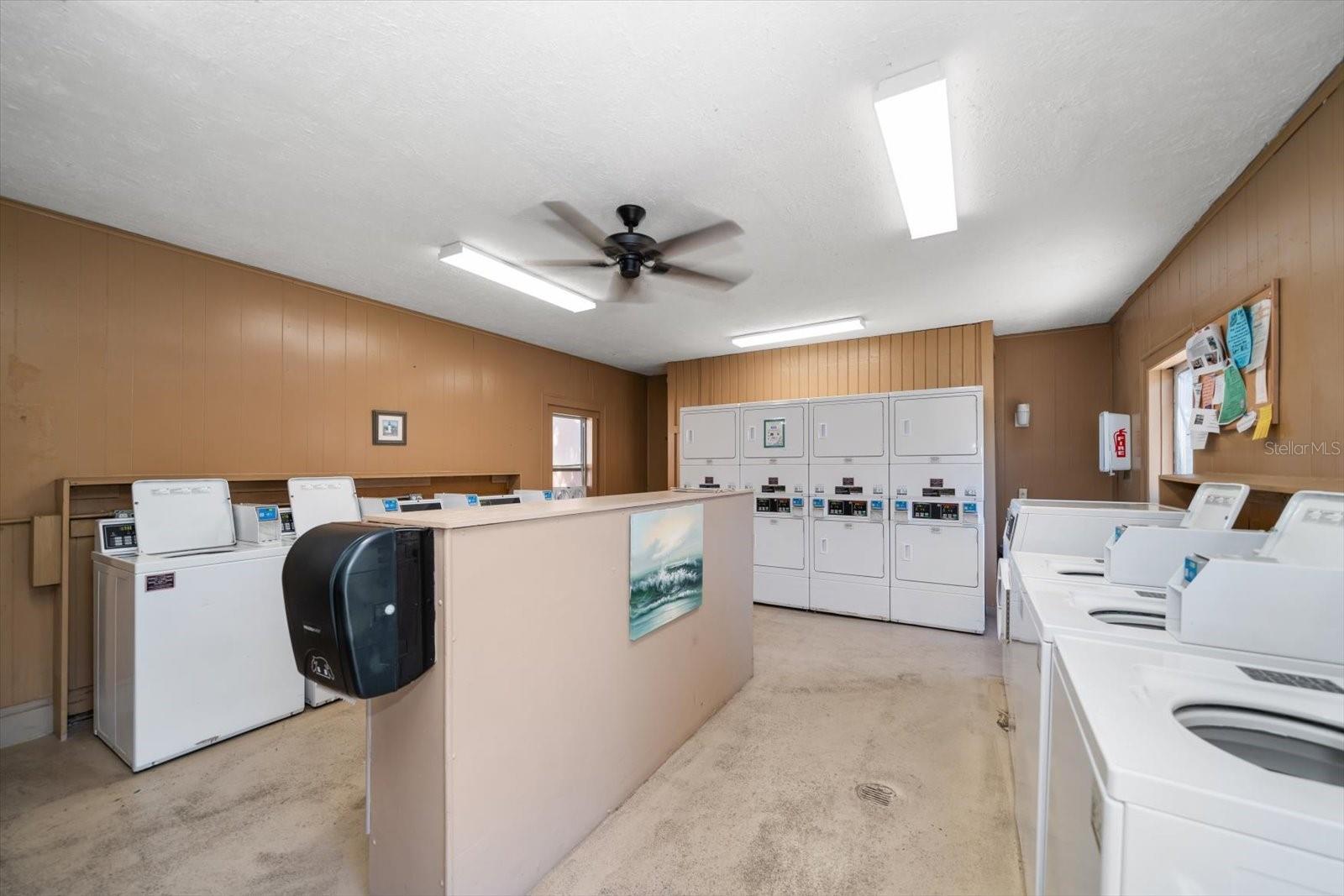 Image 30 of 52 For 12760 Indian Rocks Road 410