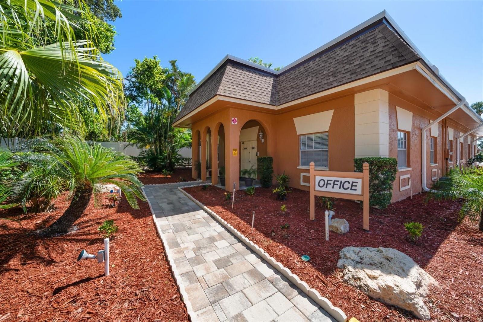 Image 31 of 52 For 12760 Indian Rocks Road 410