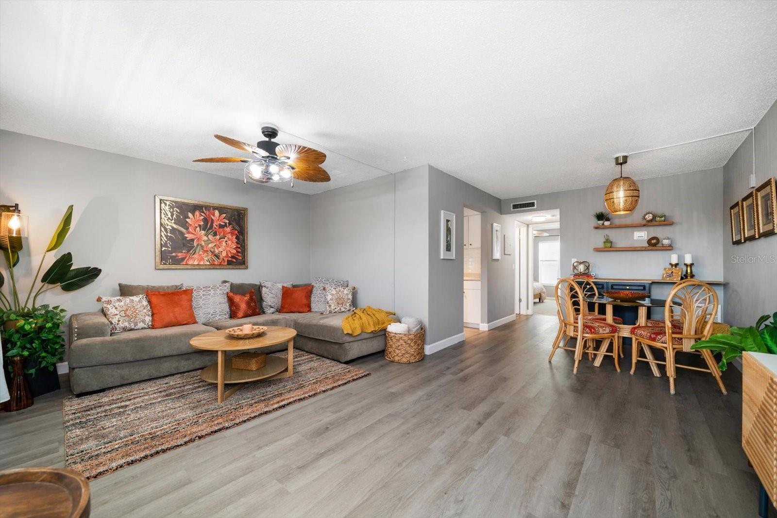 Image 5 of 52 For 12760 Indian Rocks Road 410