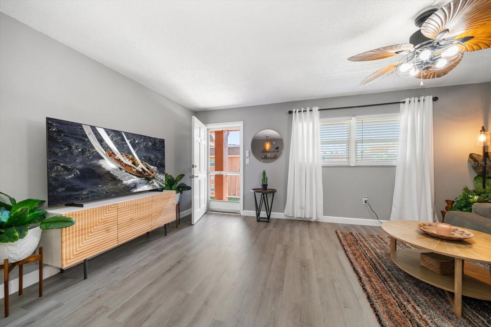 Image 6 of 52 For 12760 Indian Rocks Road 410
