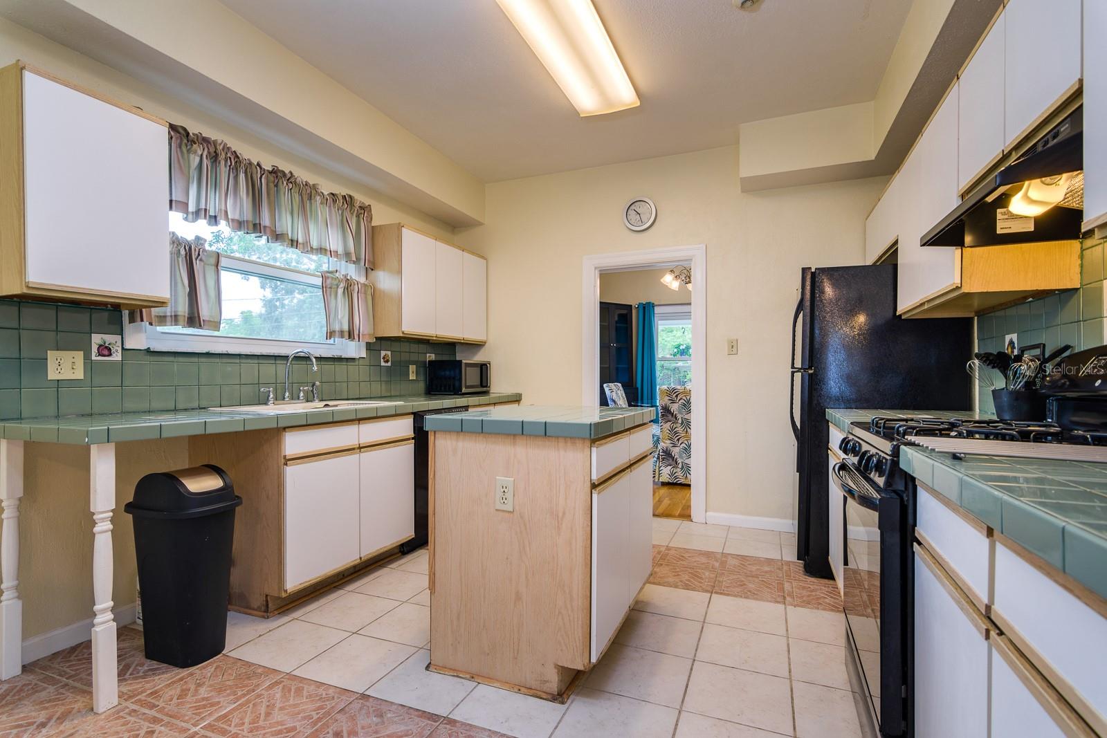 Image 10 of 23 For 809 Park Avenue
