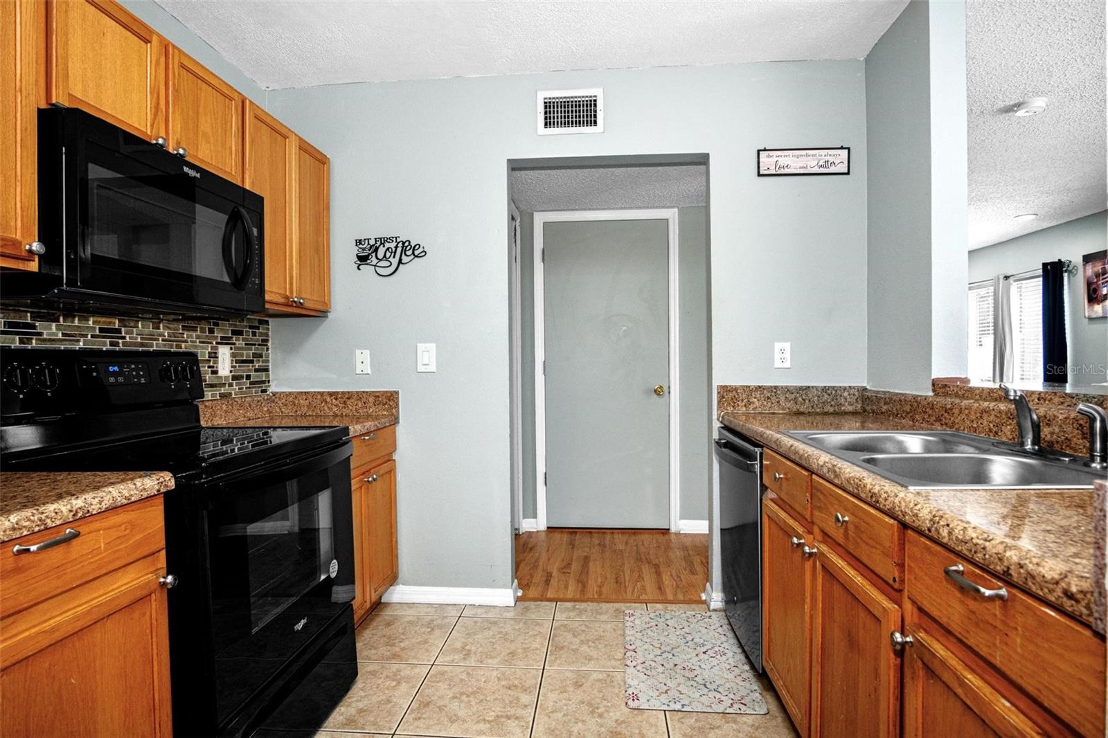 Listing photo id 8 for 1603 Fluorshire Drive