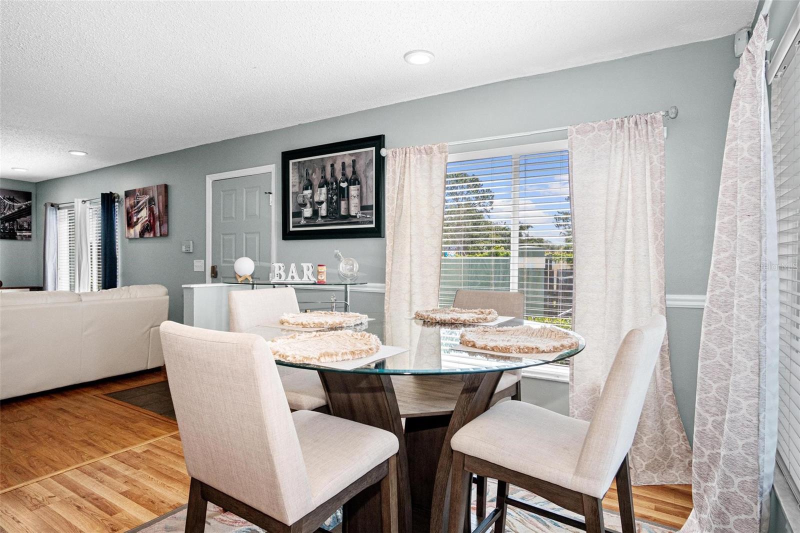 Listing photo id 3 for 1603 Fluorshire Drive
