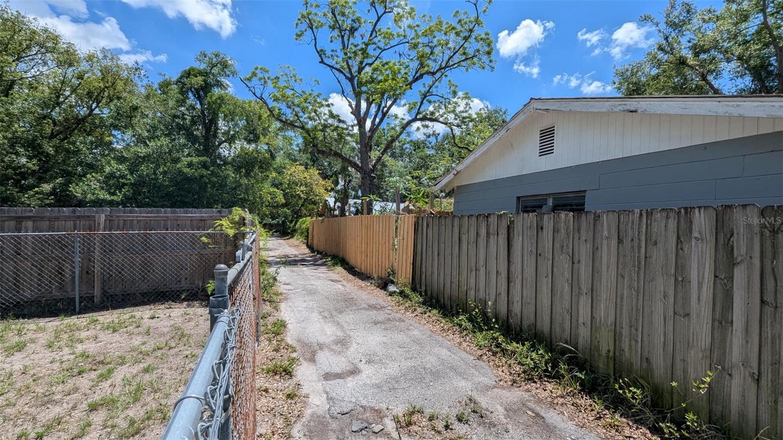 Image 13 of 29 For 1221 Osborne Avenue