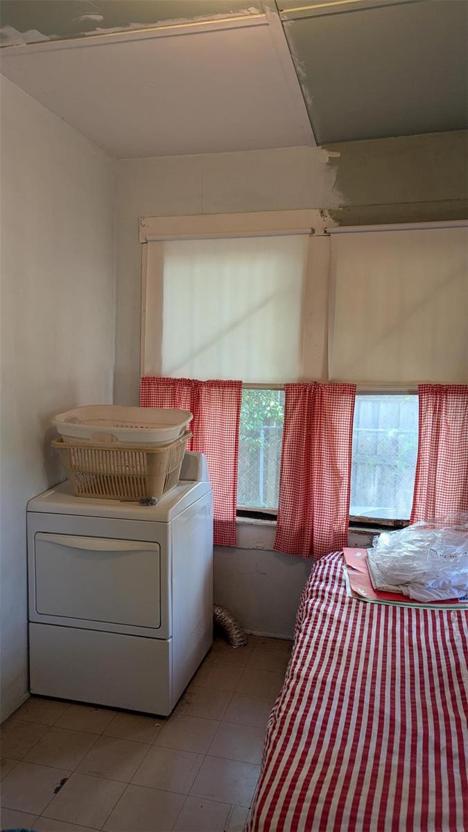Image 20 of 29 For 1221 Osborne Avenue