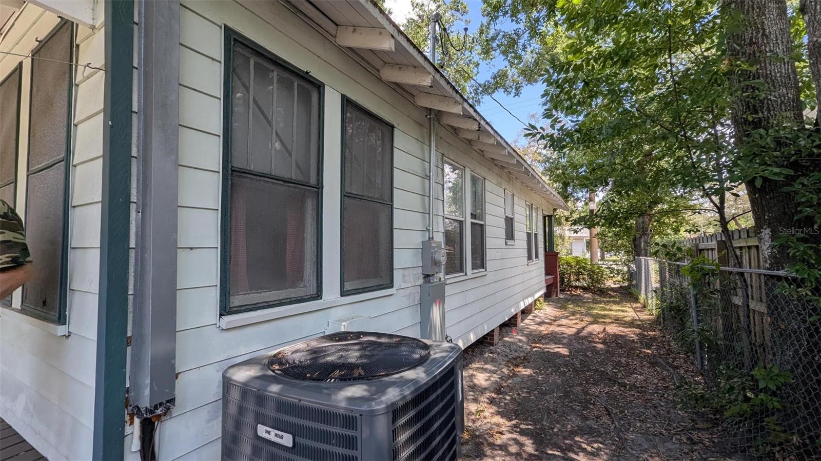 Image 6 of 29 For 1221 Osborne Avenue