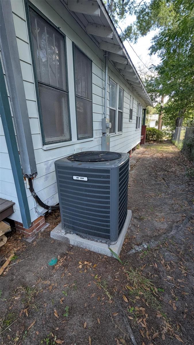 Image 7 of 29 For 1221 Osborne Avenue
