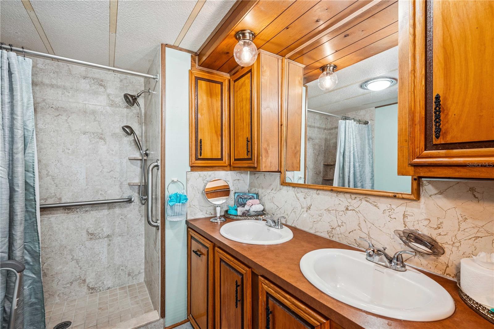 Image 15 of 54 For 37105 Lois Avenue