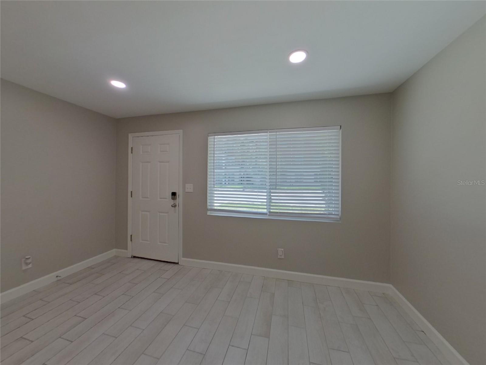 Image 3 of 15 For 1610 Lois Avenue