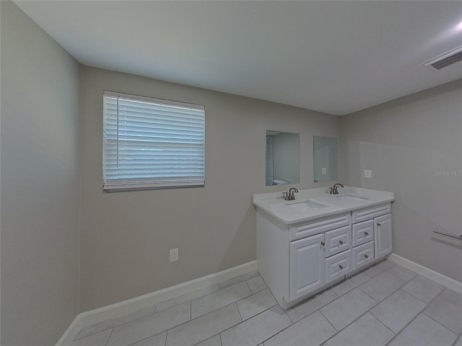 Image 7 of 15 For 1610 Lois Avenue