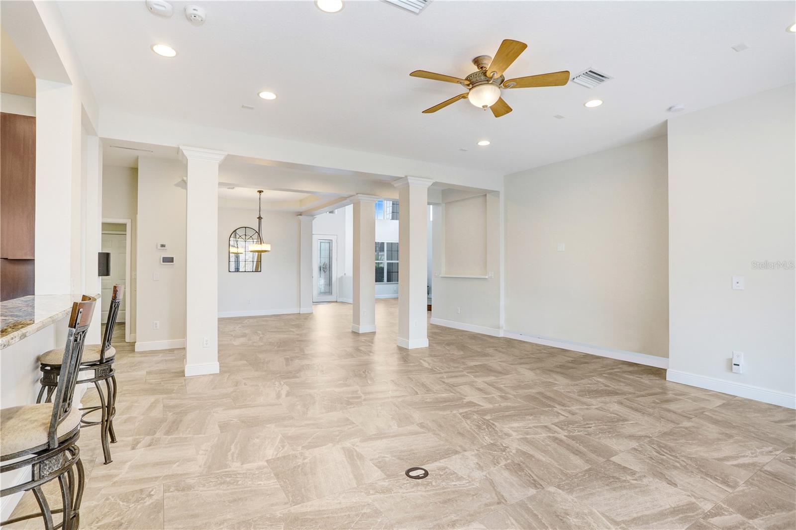Listing photo id 10 for 23325 Abercorn Lane