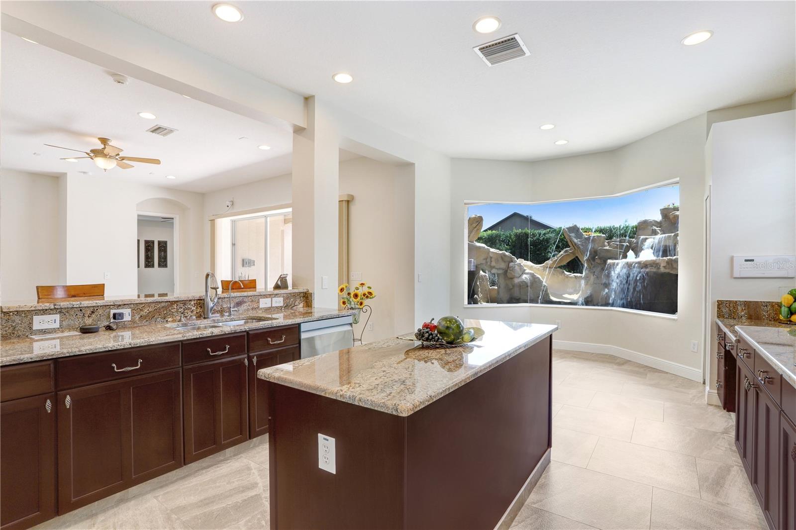 Listing photo id 14 for 23325 Abercorn Lane