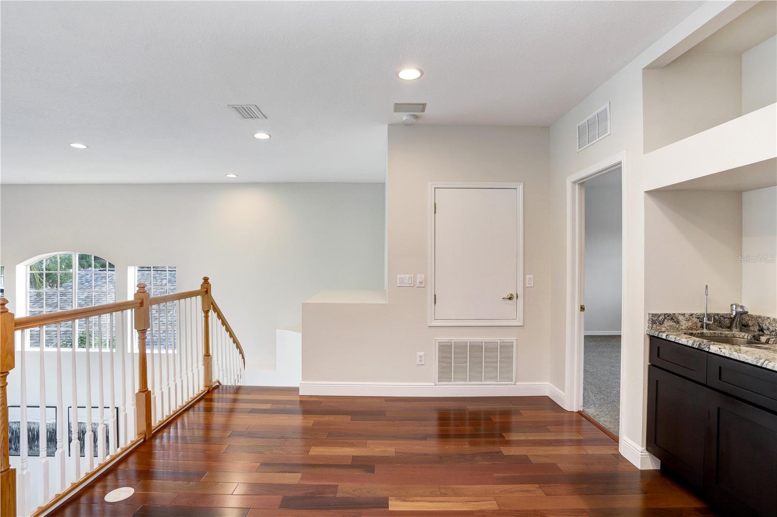 Listing photo id 19 for 23325 Abercorn Lane