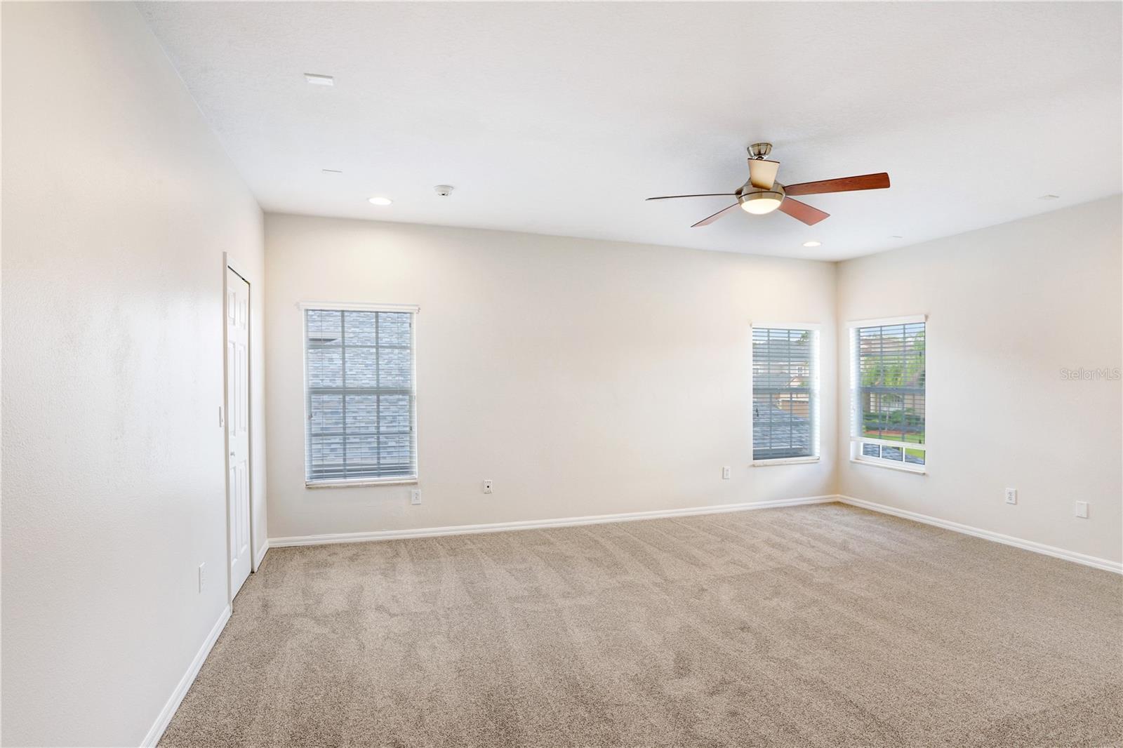 Listing photo id 20 for 23325 Abercorn Lane