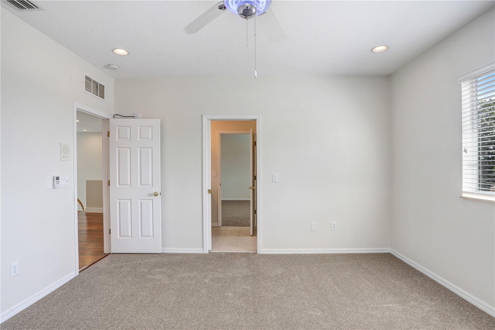 Listing photo id 24 for 23325 Abercorn Lane