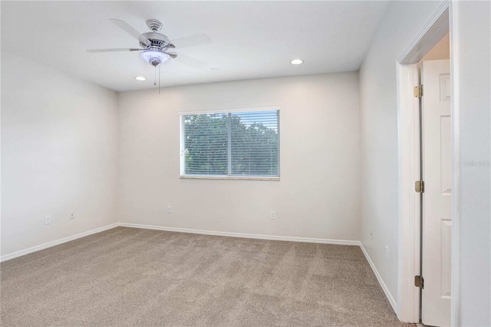 Listing photo id 27 for 23325 Abercorn Lane