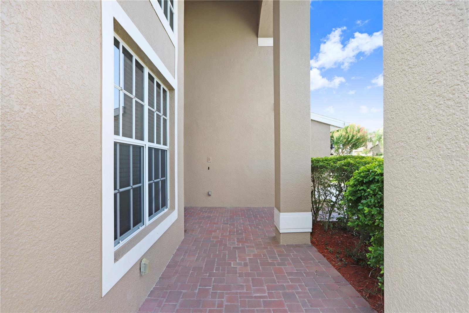 Listing photo id 1 for 23325 Abercorn Lane