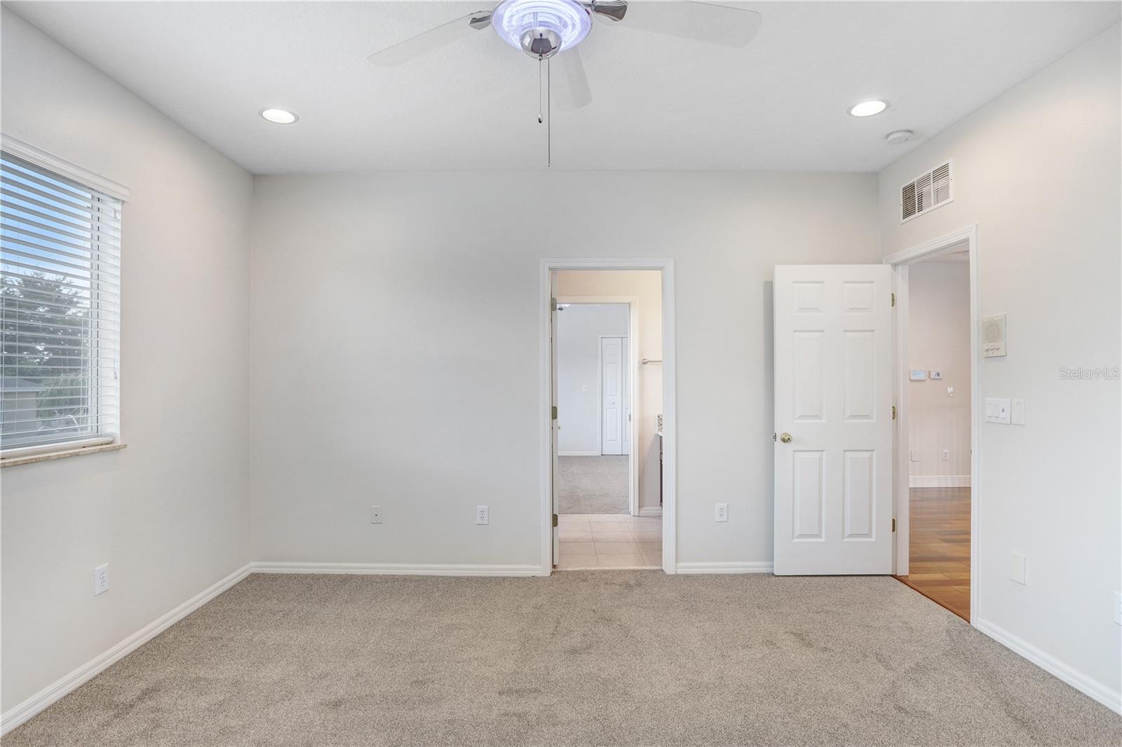 Listing photo id 28 for 23325 Abercorn Lane