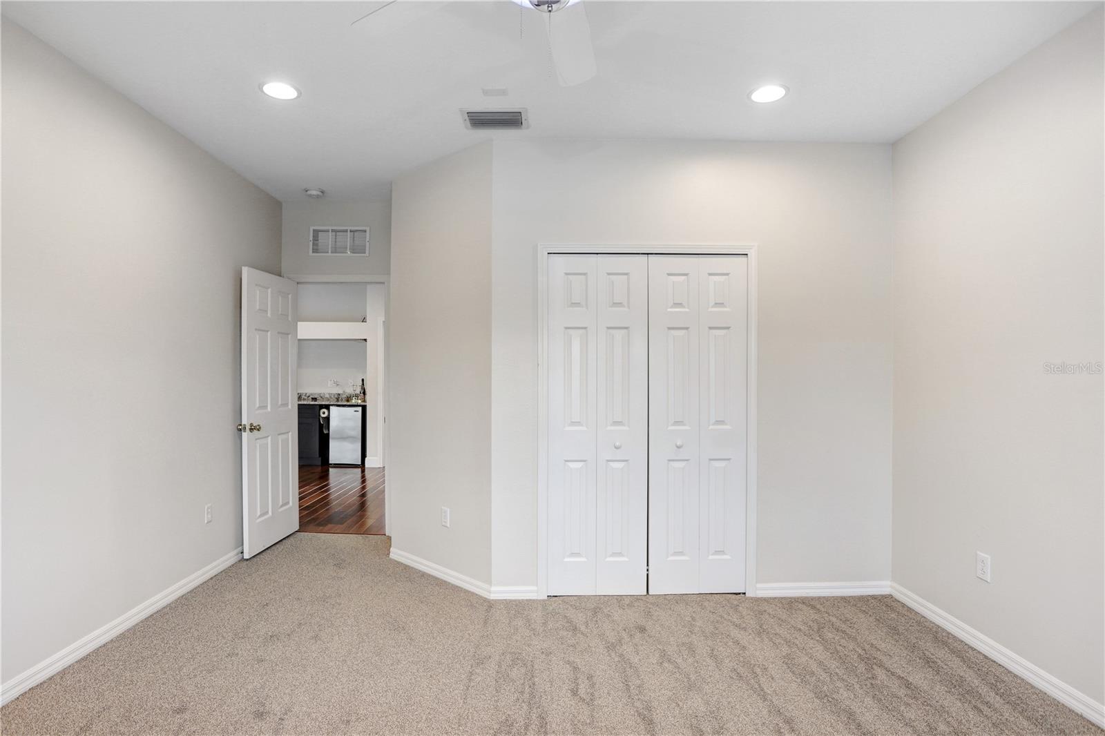 Listing photo id 30 for 23325 Abercorn Lane