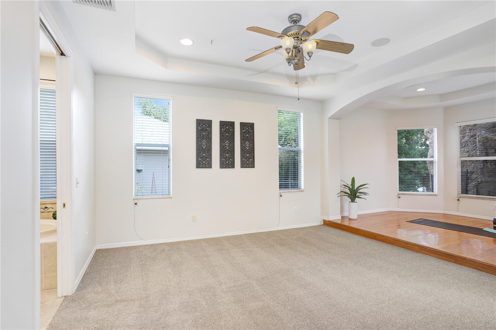 Listing photo id 32 for 23325 Abercorn Lane