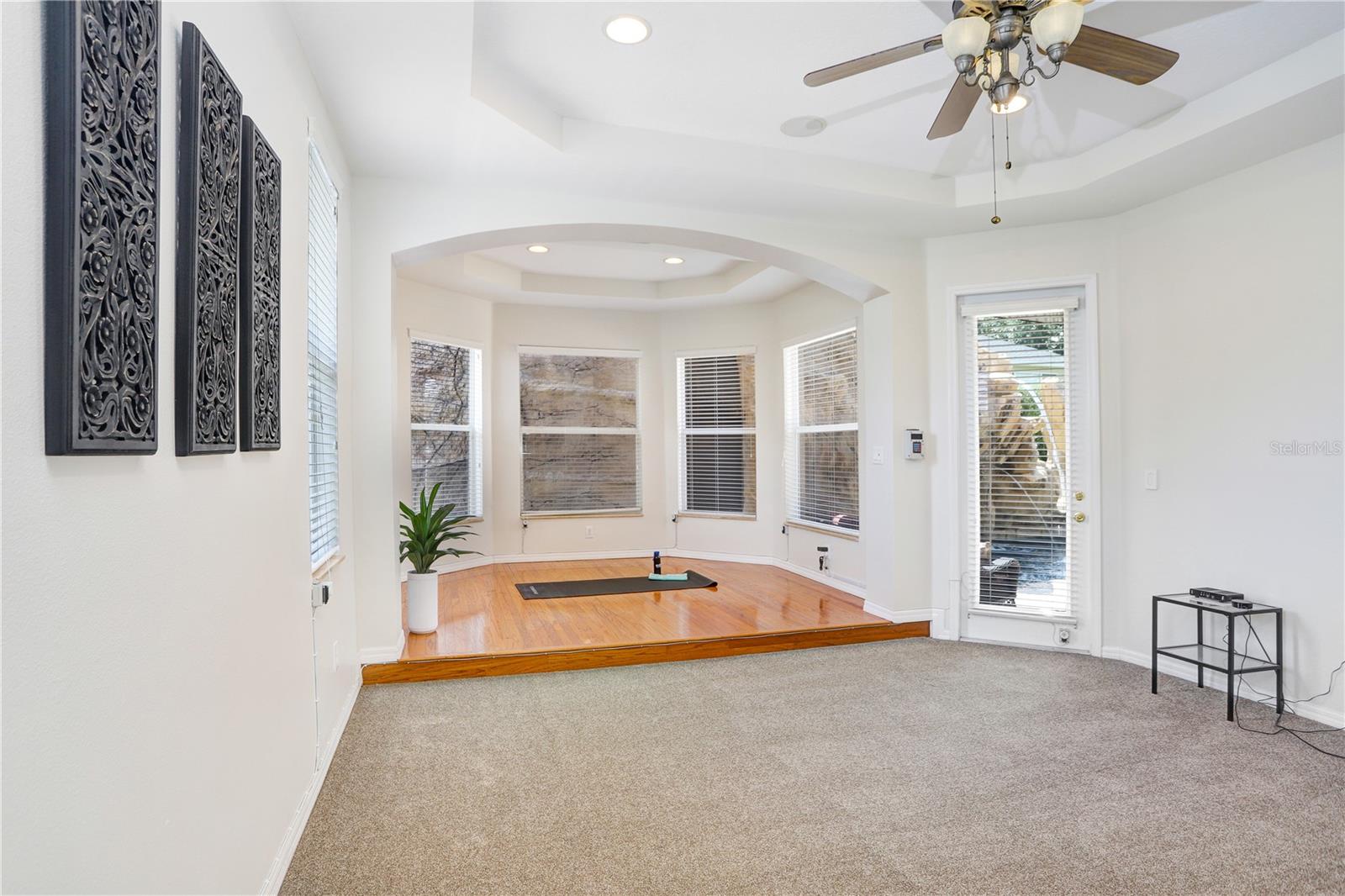 Listing photo id 33 for 23325 Abercorn Lane