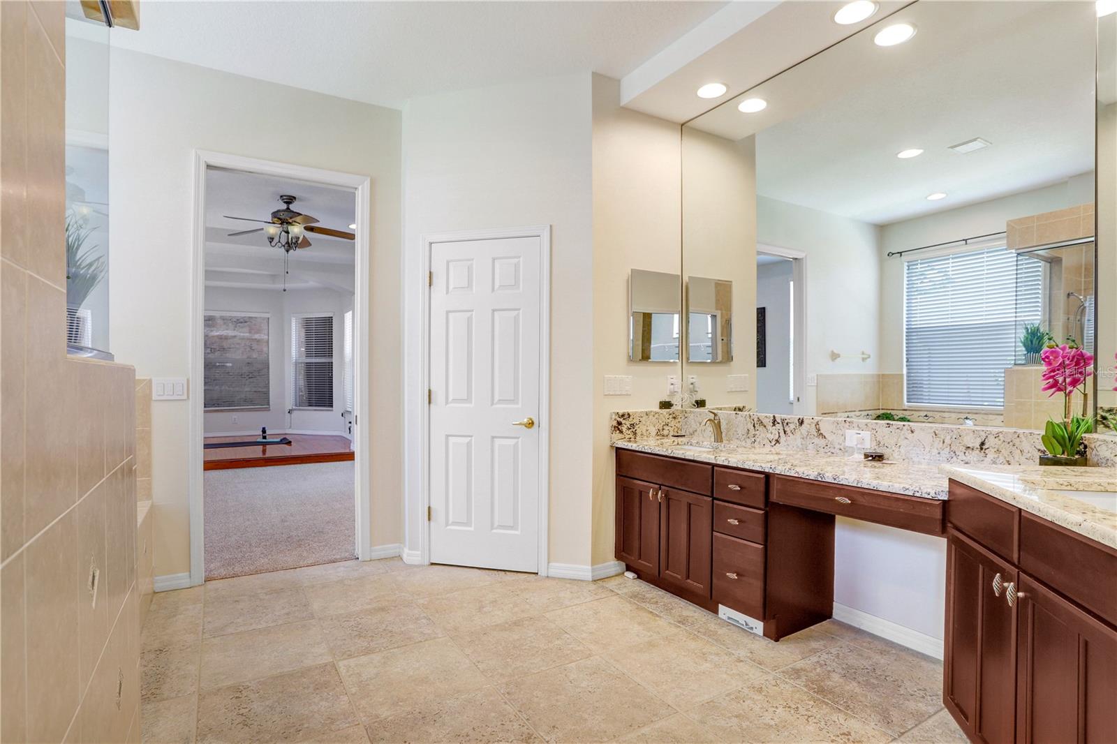 Listing photo id 37 for 23325 Abercorn Lane