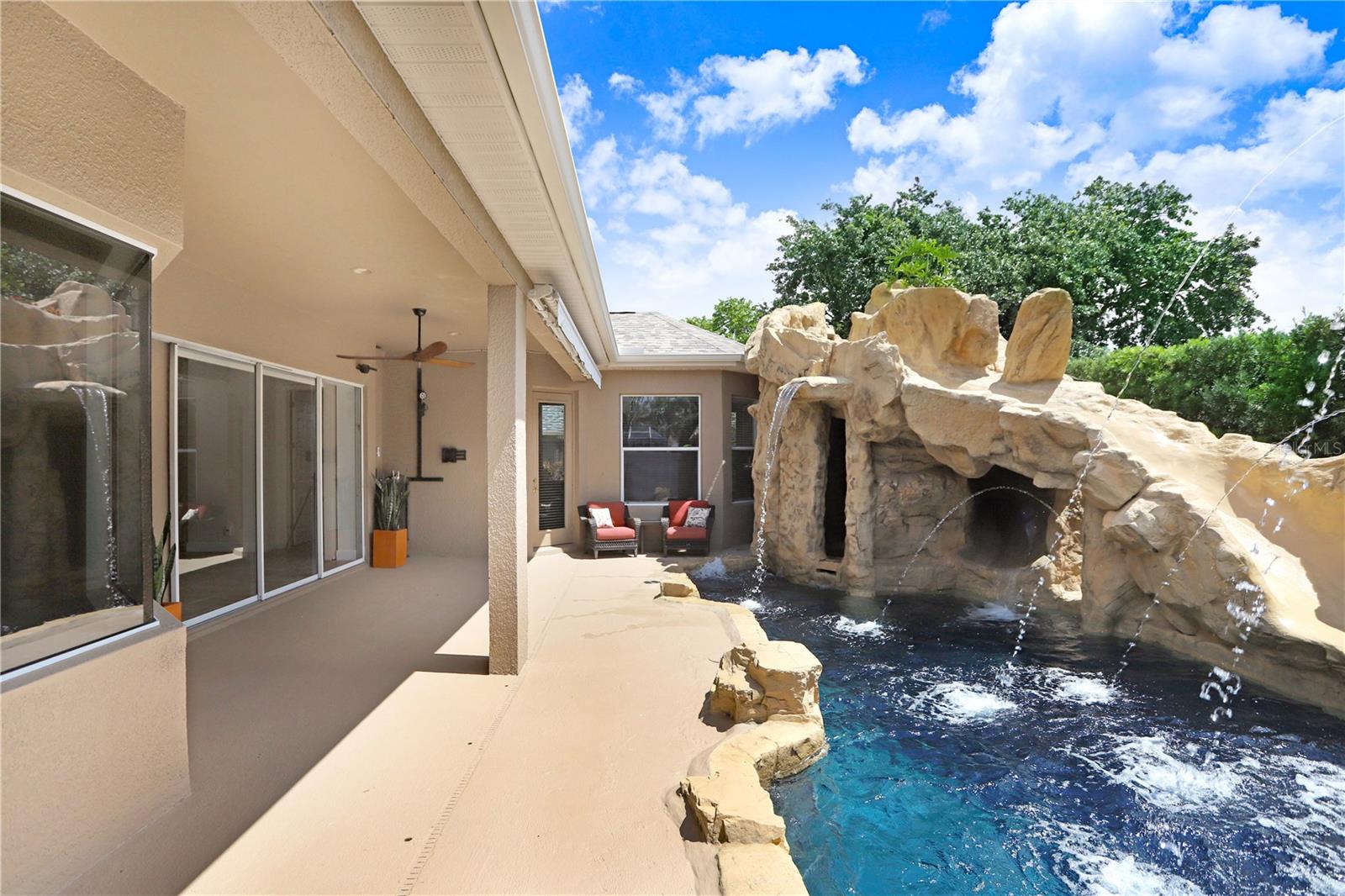 Listing photo id 40 for 23325 Abercorn Lane