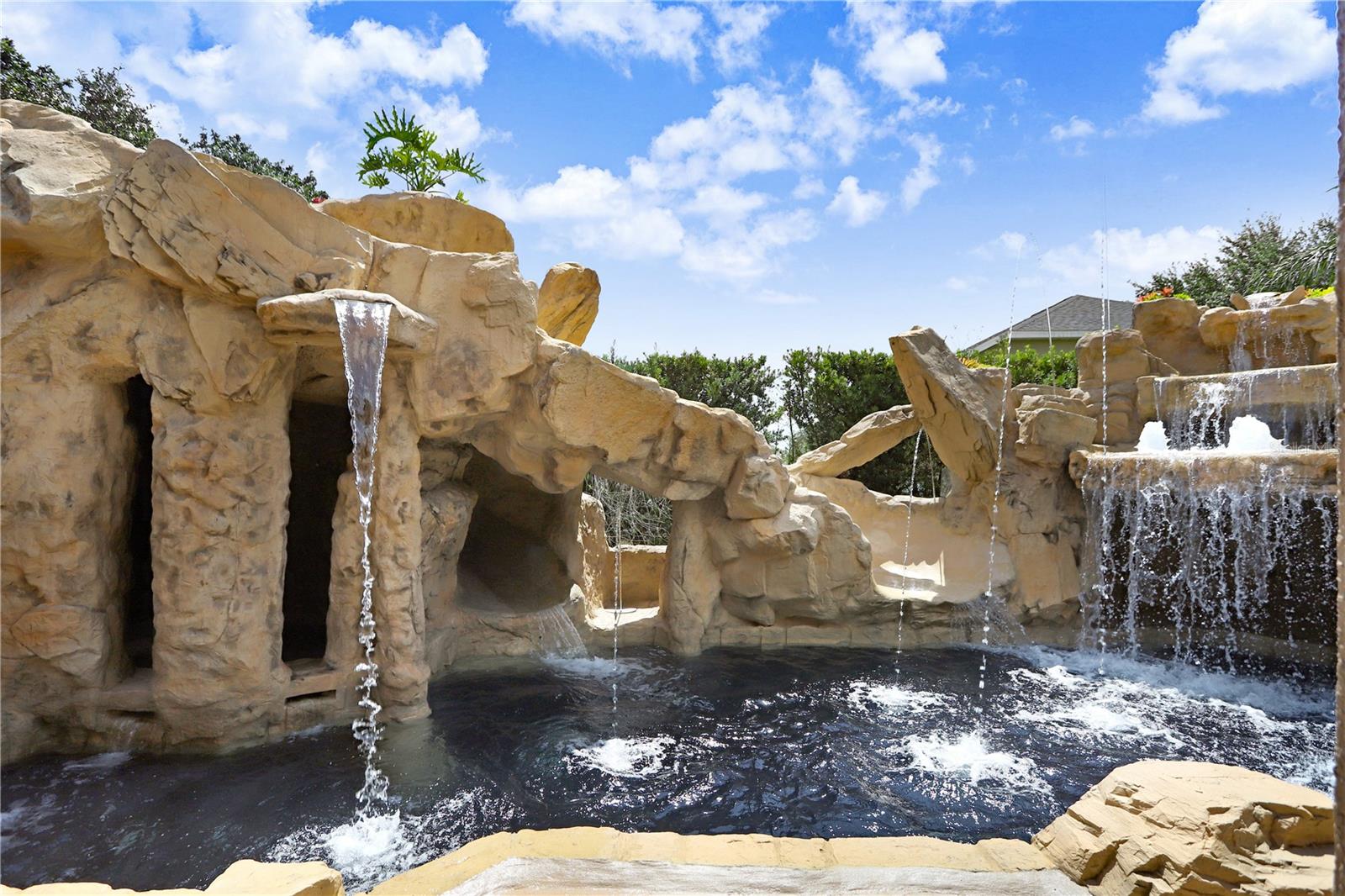 Listing photo id 43 for 23325 Abercorn Lane