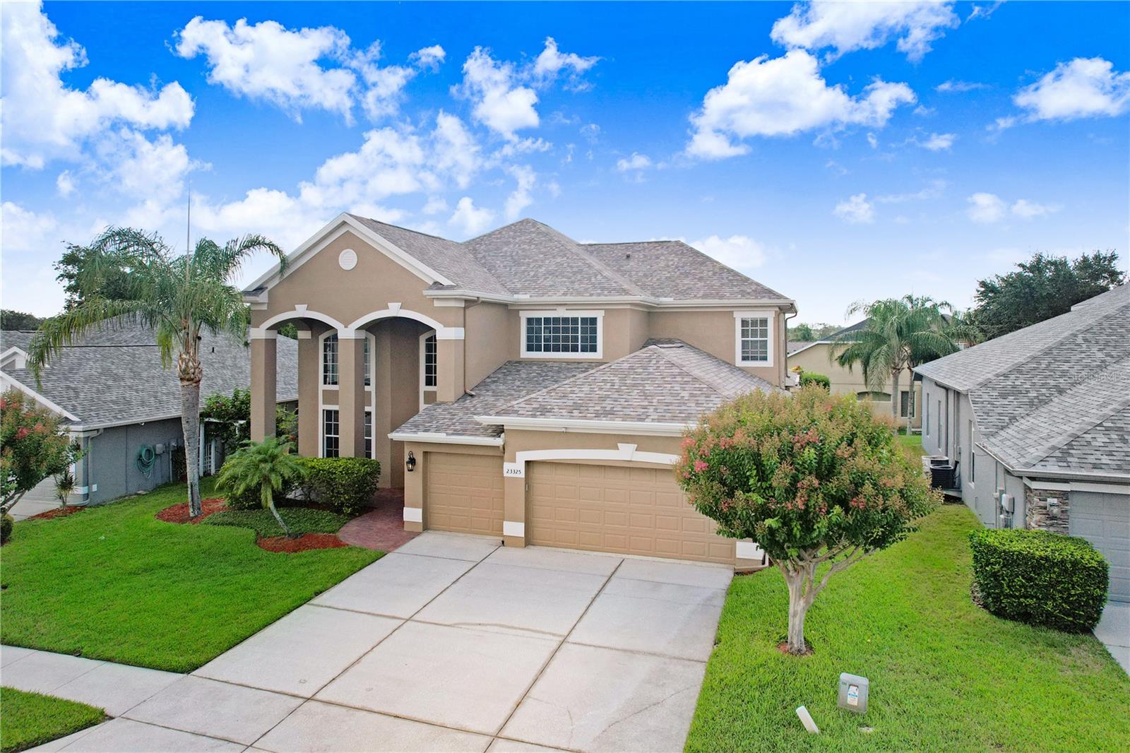 Listing photo id 52 for 23325 Abercorn Lane