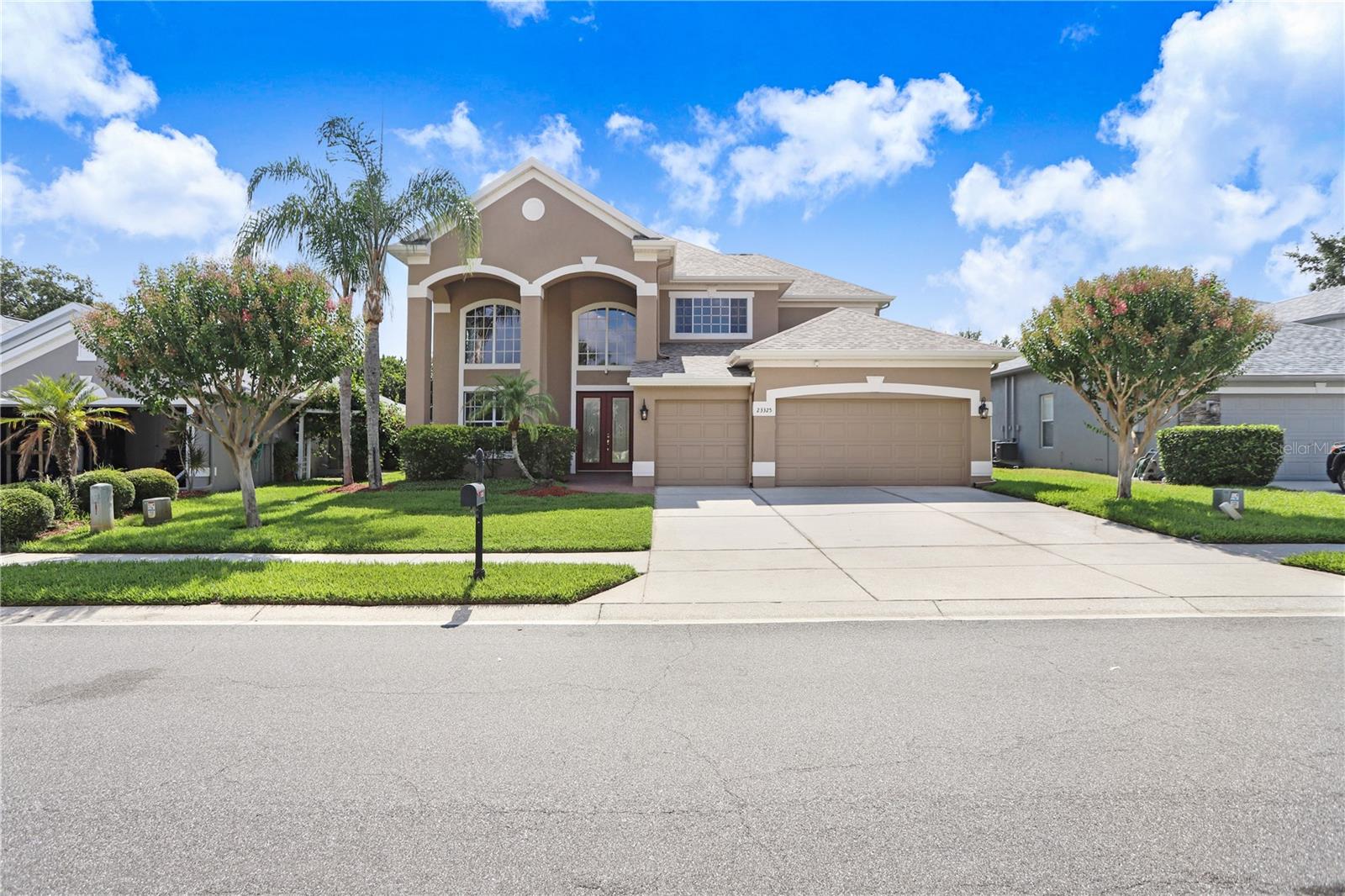Listing photo id 53 for 23325 Abercorn Lane