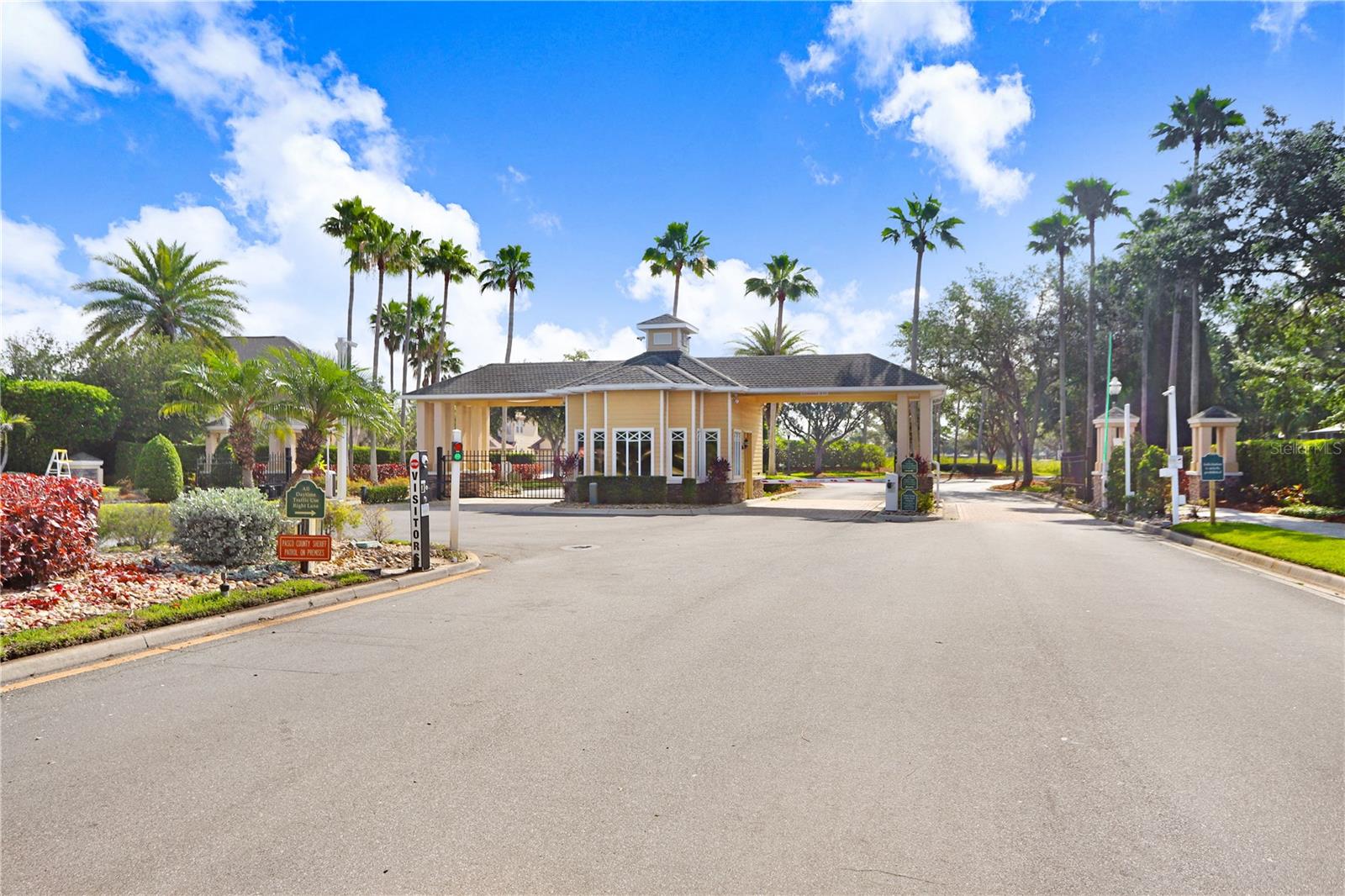 Listing photo id 67 for 23325 Abercorn Lane