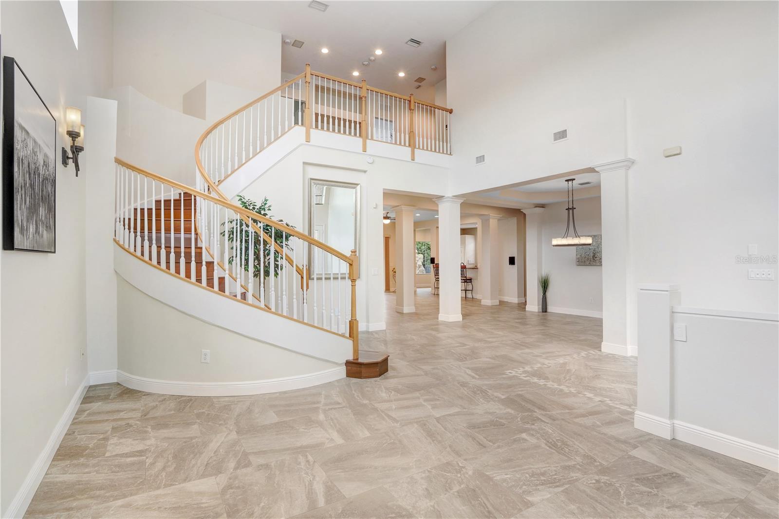 Listing photo id 5 for 23325 Abercorn Lane