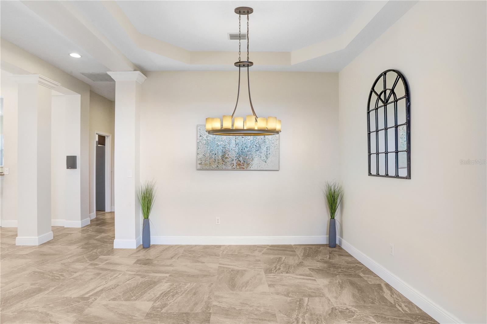 Listing photo id 6 for 23325 Abercorn Lane