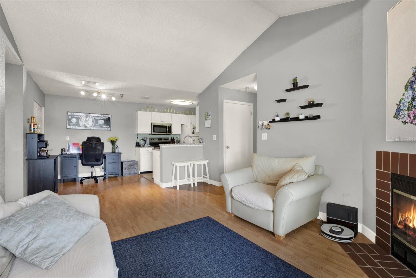Image 4 of 17 For 10265 Gandy Boulevard N 906