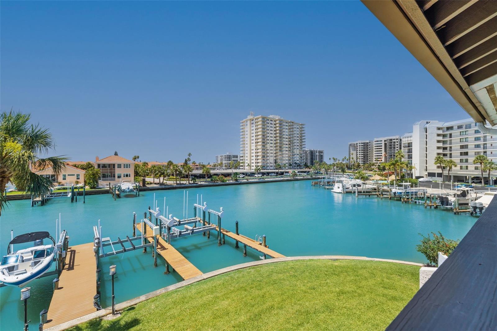 Image 24 of 83 For 101 Marina Del Rey Court