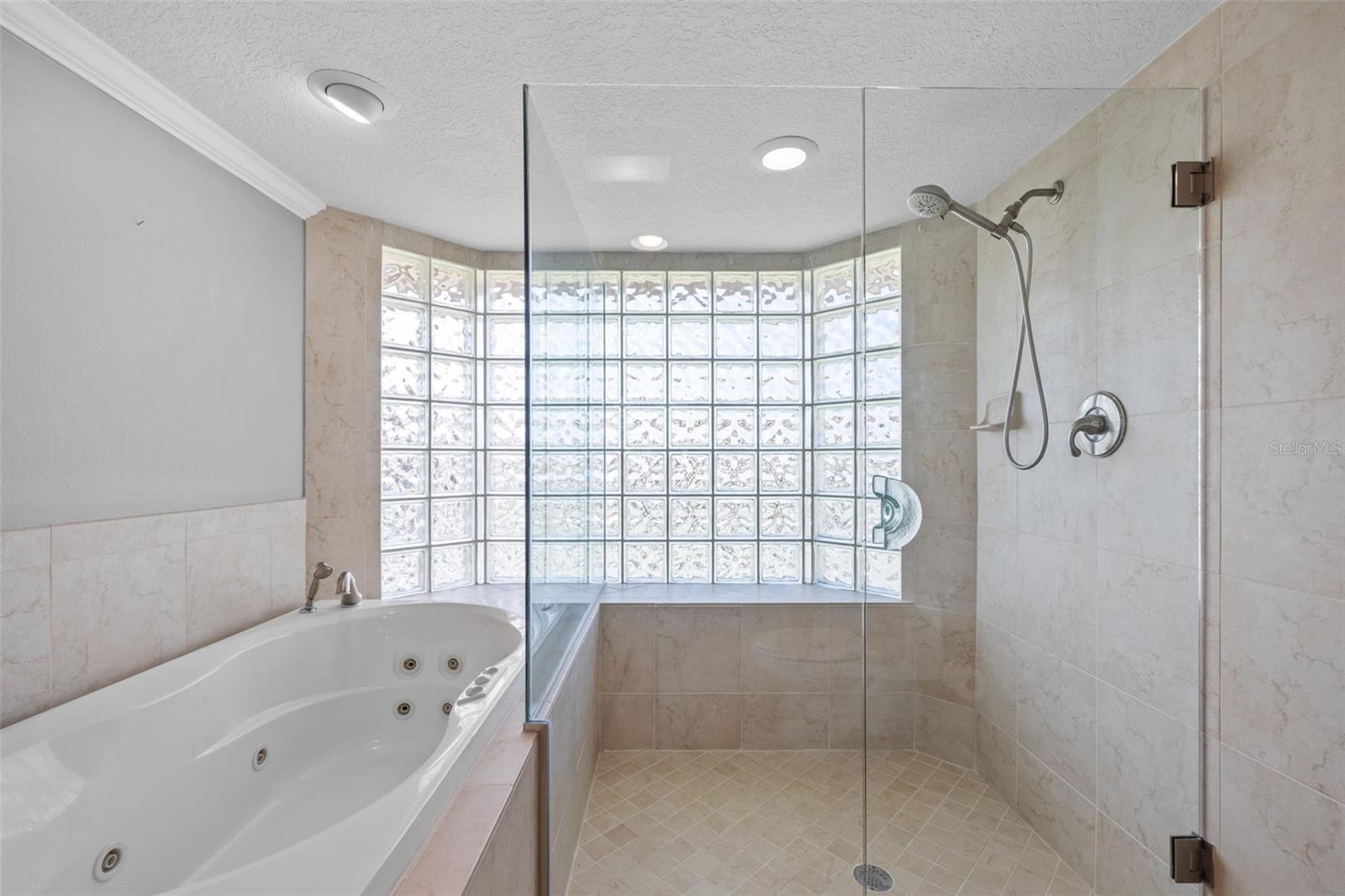 Image 30 of 83 For 101 Marina Del Rey Court