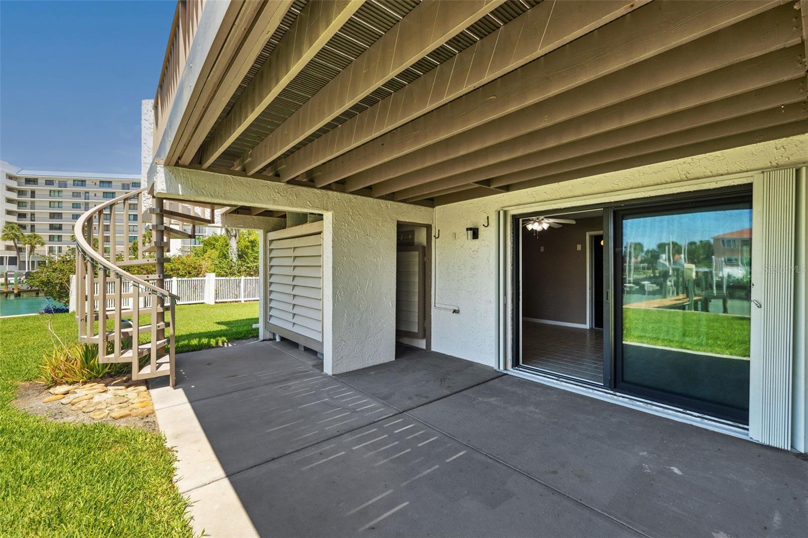 Image 49 of 83 For 101 Marina Del Rey Court
