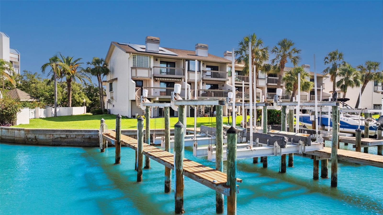 Image 68 of 83 For 101 Marina Del Rey Court