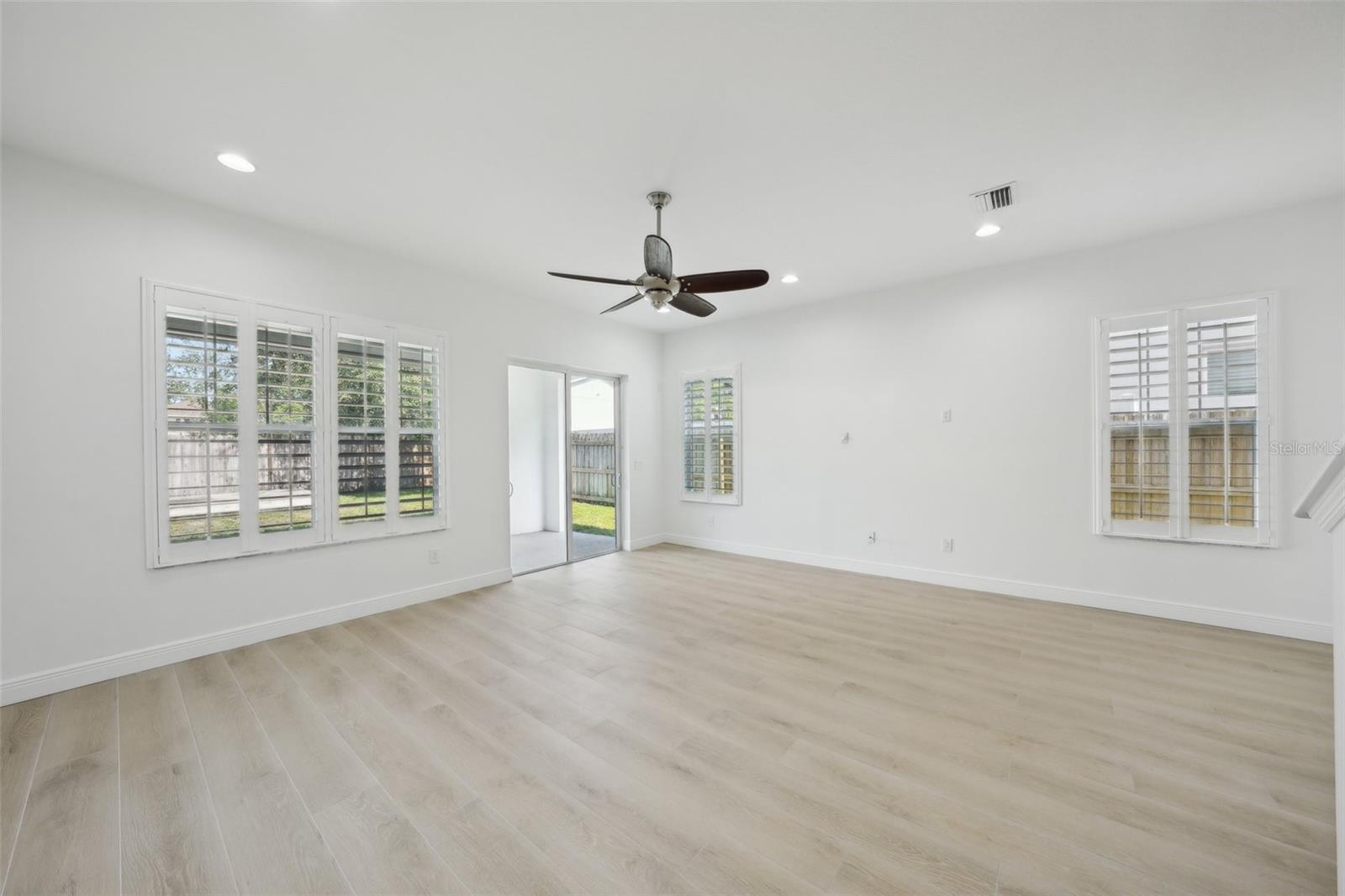 Image 10 of 60 For 307 Arrawana Avenue 100