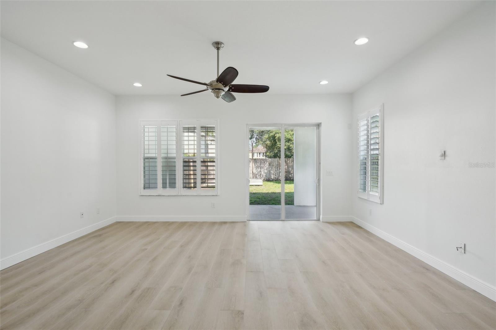 Image 11 of 60 For 307 Arrawana Avenue 100