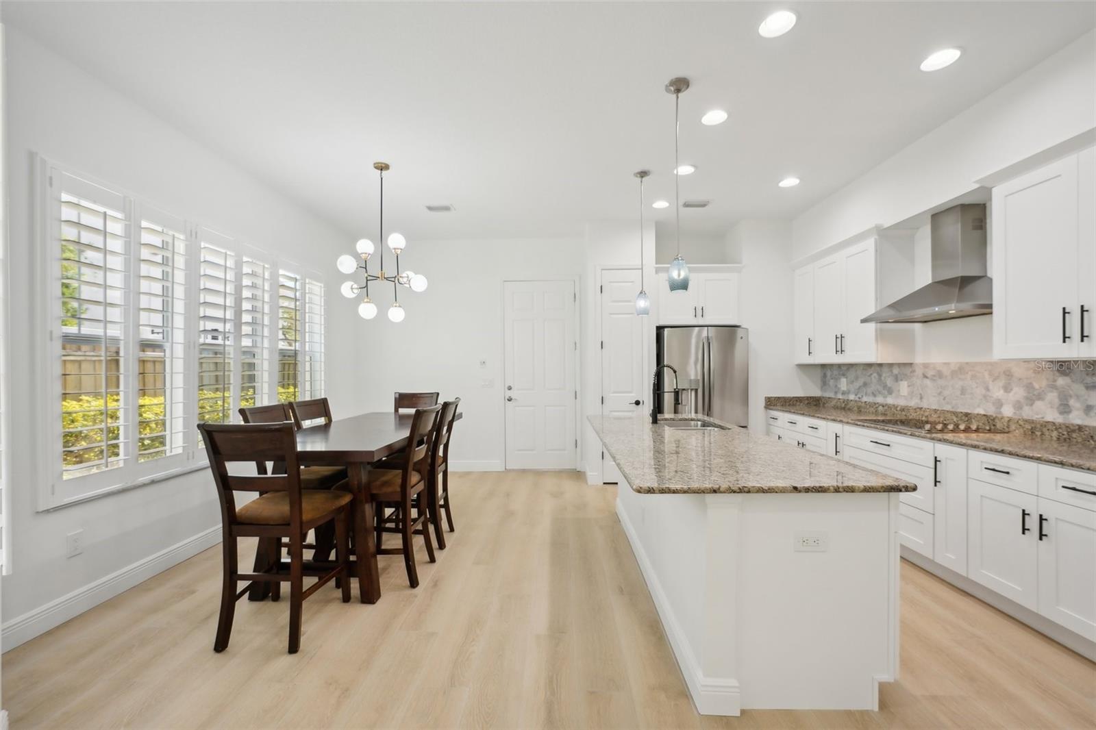 Image 14 of 60 For 307 Arrawana Avenue 100