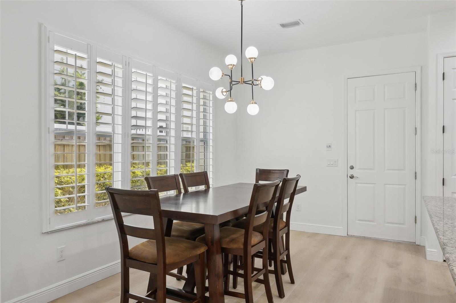 Image 15 of 60 For 307 Arrawana Avenue 100