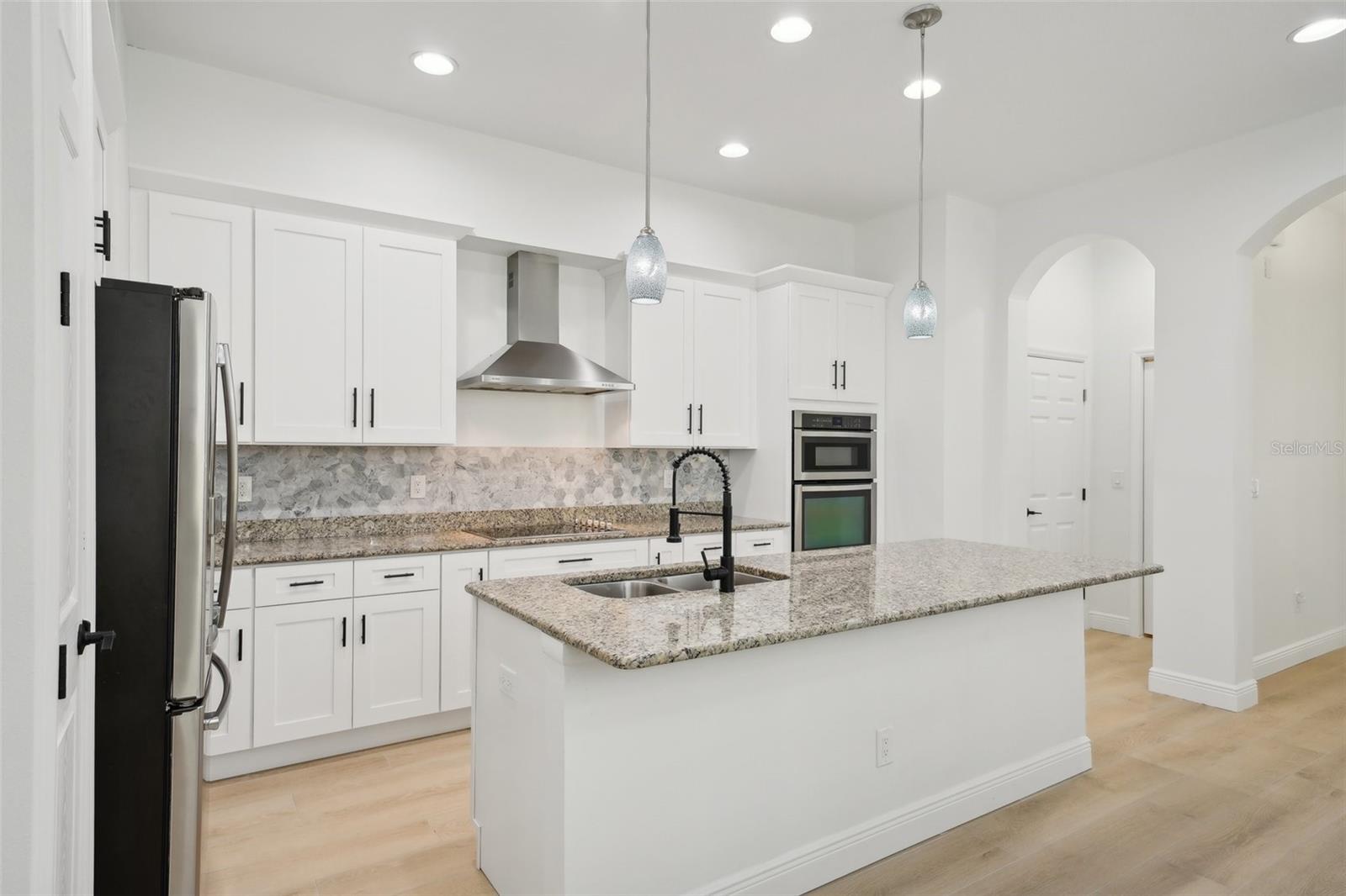 Image 16 of 60 For 307 Arrawana Avenue 100
