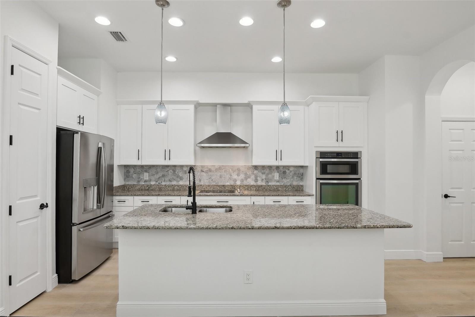 Image 18 of 60 For 307 Arrawana Avenue 100