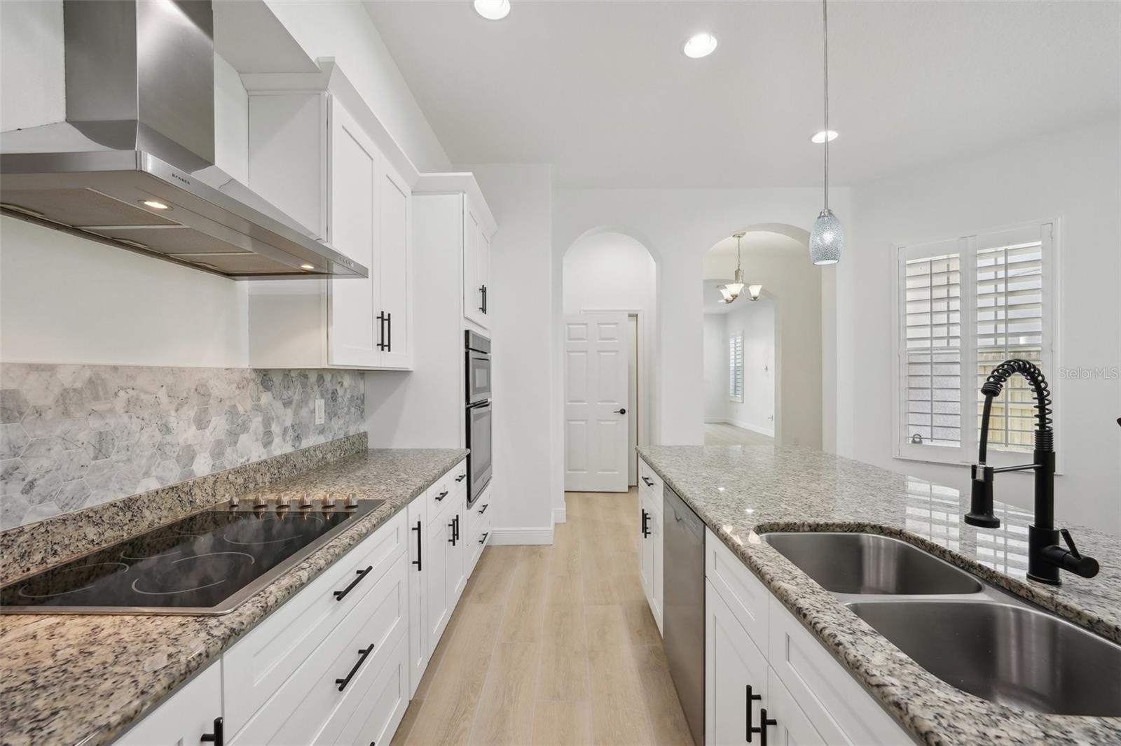 Image 19 of 60 For 307 Arrawana Avenue 100