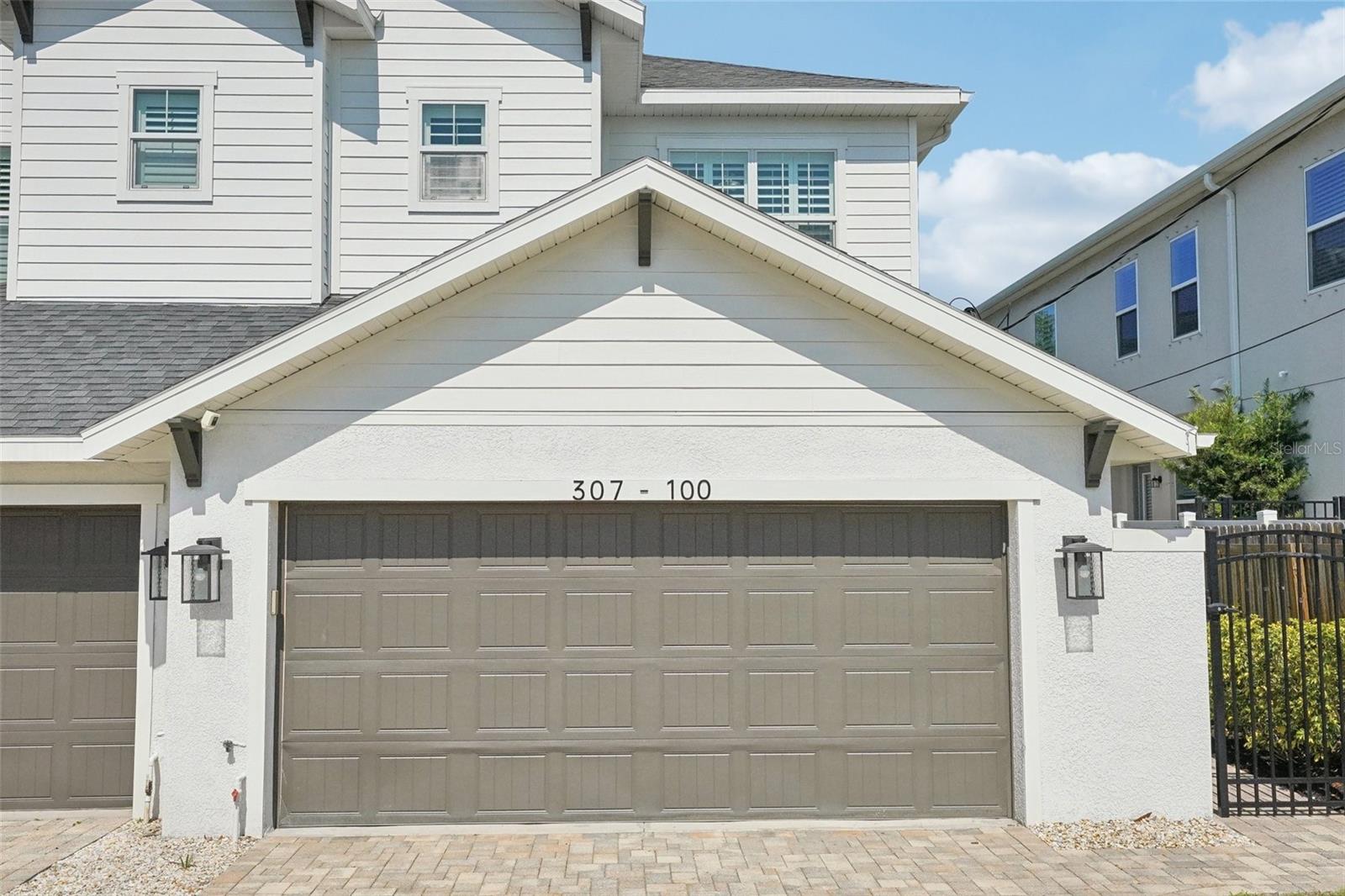 Image 2 of 60 For 307 Arrawana Avenue 100